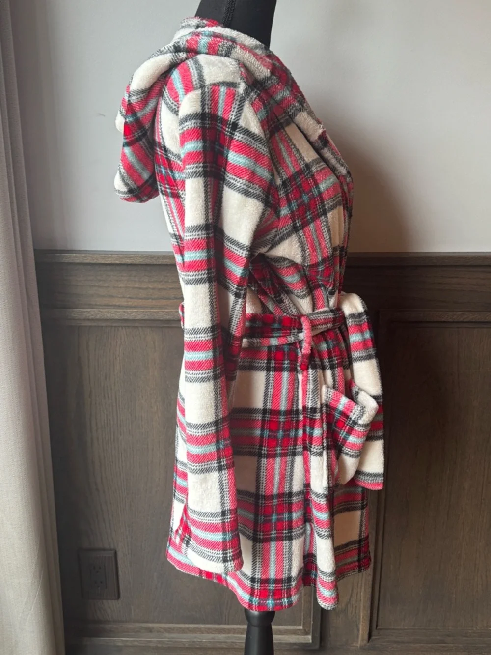 Forever 21 Red, Black & White Plaid Hooded Robe Largr - Picture 4 of 7